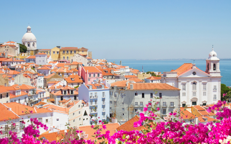 Turismo regista crescimento moderado no 1.º trimestre de 2025, revela INE 